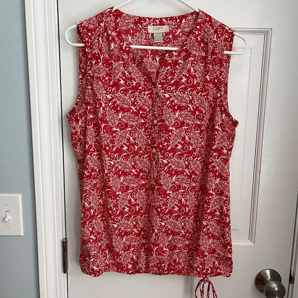 Loft. print top. EUC.  Size S (fits like a M)